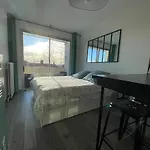 Apartament Le Petit Debrousse, Confort Calme Et Parking Lyon
