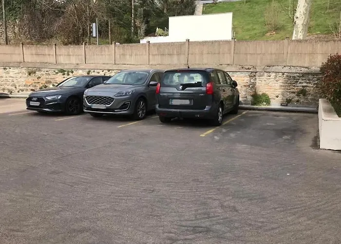 Le Petit Debrousse, Confort Calme Et Parking